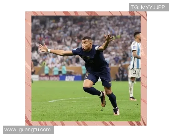 穿着经典老足球鞋的球星回顾与分析足球历史中的传奇足迹